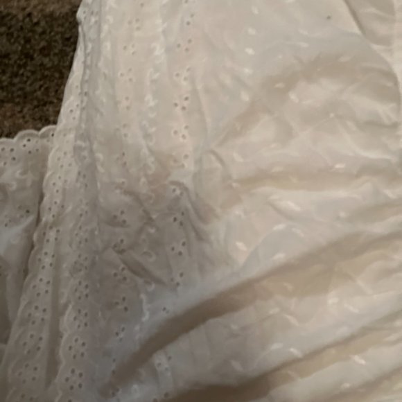 White Queen Size Eyelet Dust Ruffle - Picture 2 of 2